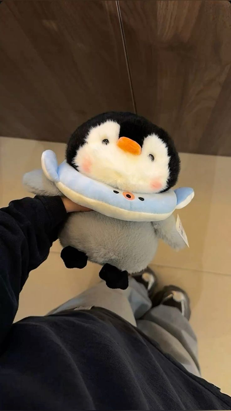 Thú Bông Chim Cánh Cụt Đeo Hoa Babibo