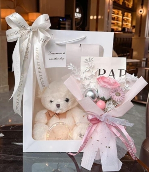 DỊCH VỤ GÓI QUÀ & VIẾT THIỆP TAY: TRAO GỬI TÂM Ý, GÓI GHÉM CHÂN THÀNH